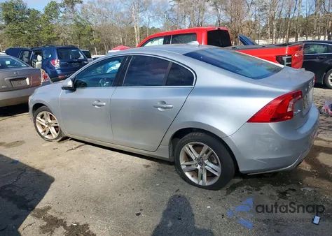2015 Volvo S60 Premier z USA, uszkodzony, nr VIN YV126MFK1F1338592